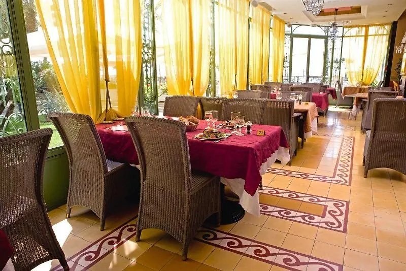 ***  Hotel Vendome Menton - Reouverture Francia