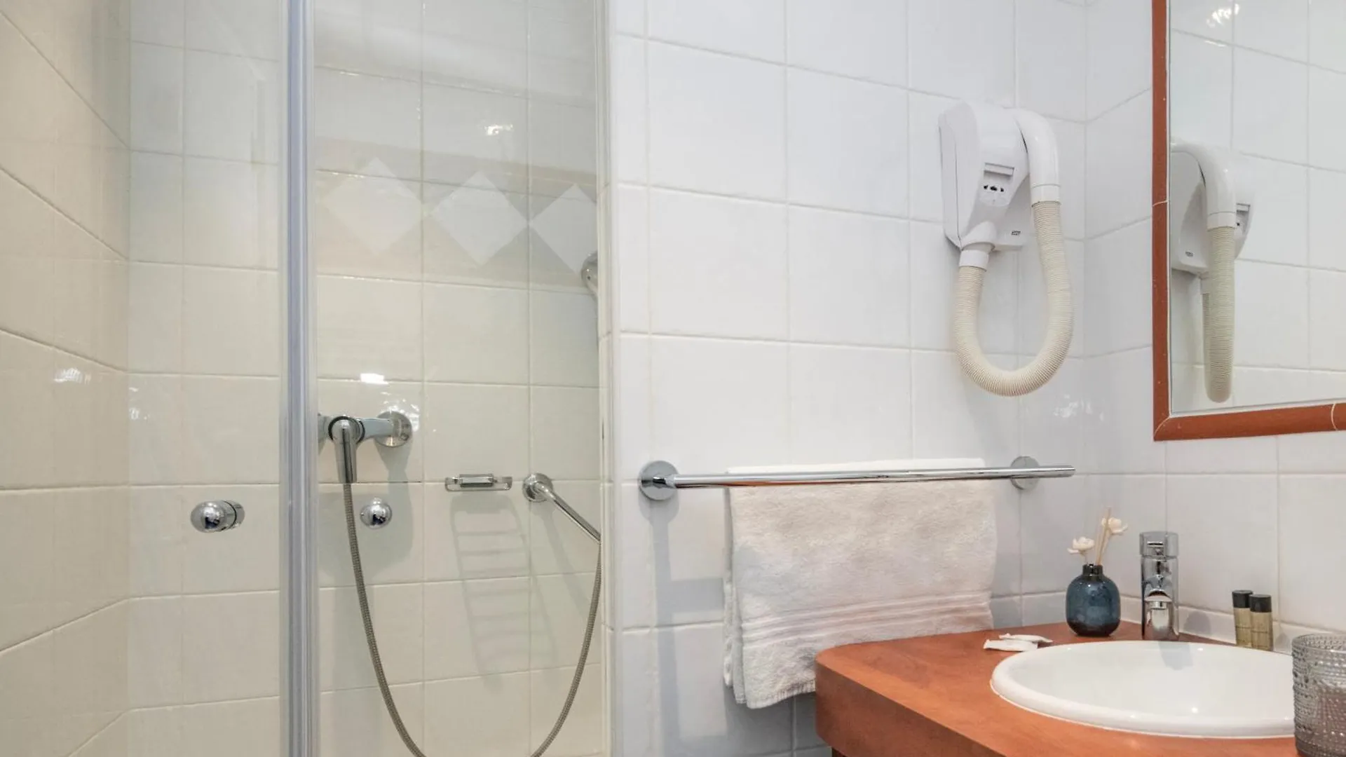 Hotel Vendome Menton - Reouverture 3*,  France